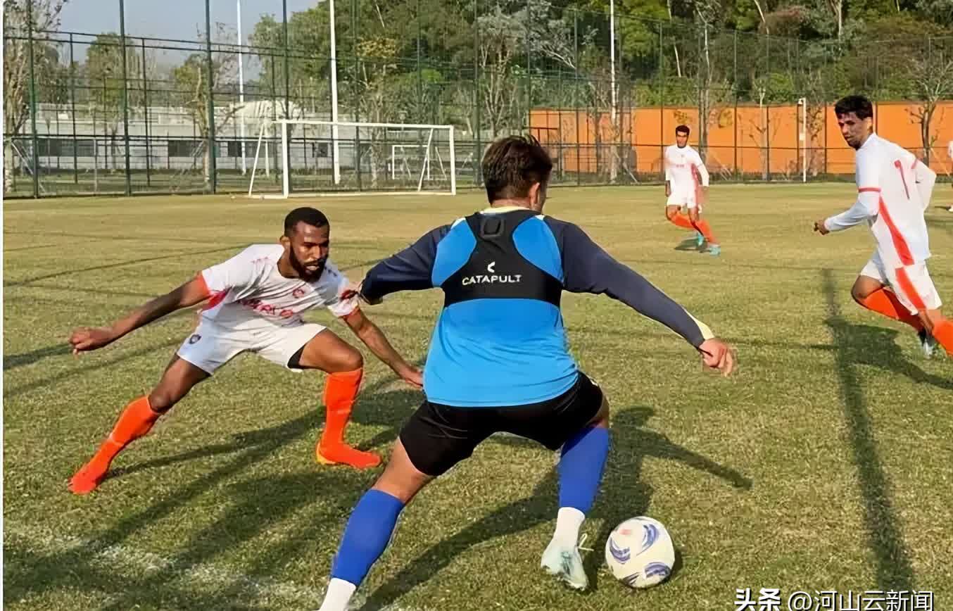 亚洲劲旅耀眼夺魁，国际足坛为之震撼的简单介绍