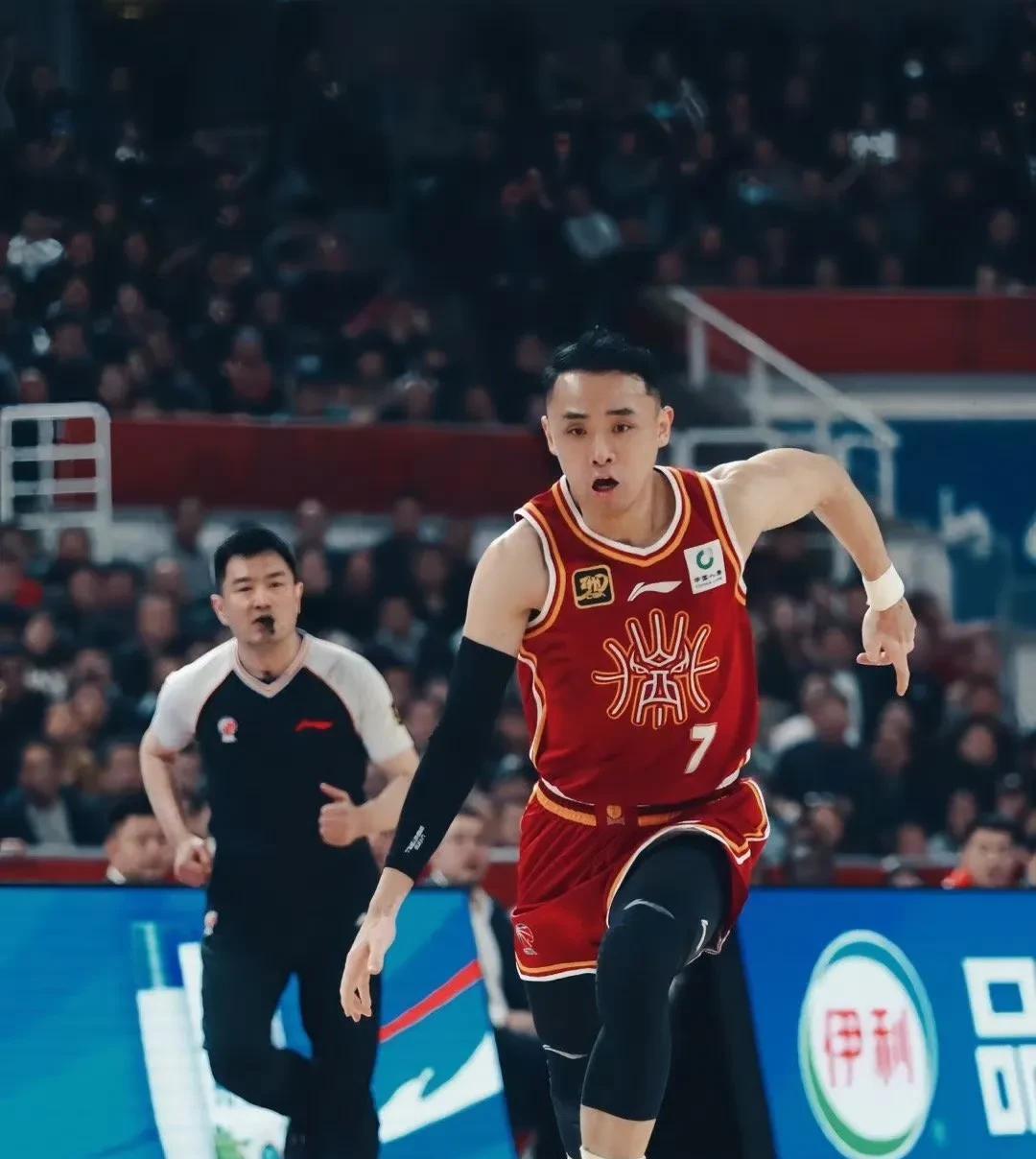 福建男篮闪耀一役，赛场上演逆袭的简单介绍