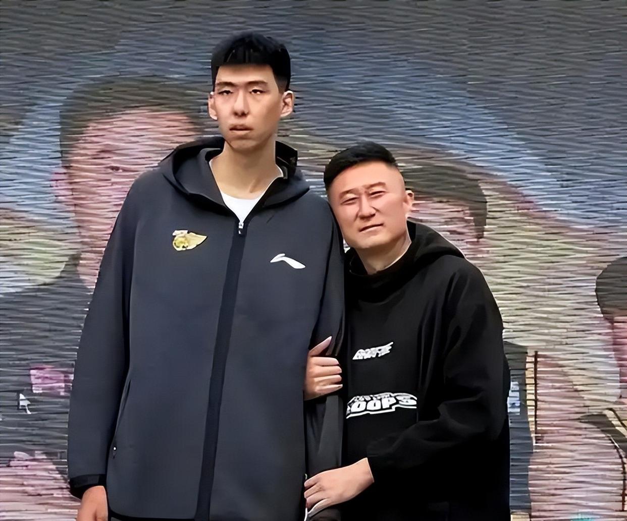 包含广东宏远队备战挑战四川队，誓要力争夺冠的词条