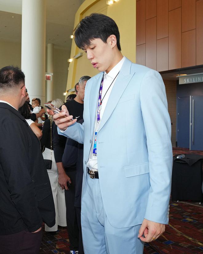 包含霍楠：会发牌&三分中锋极具价值，预测杨瀚森27或30签被选中的词条