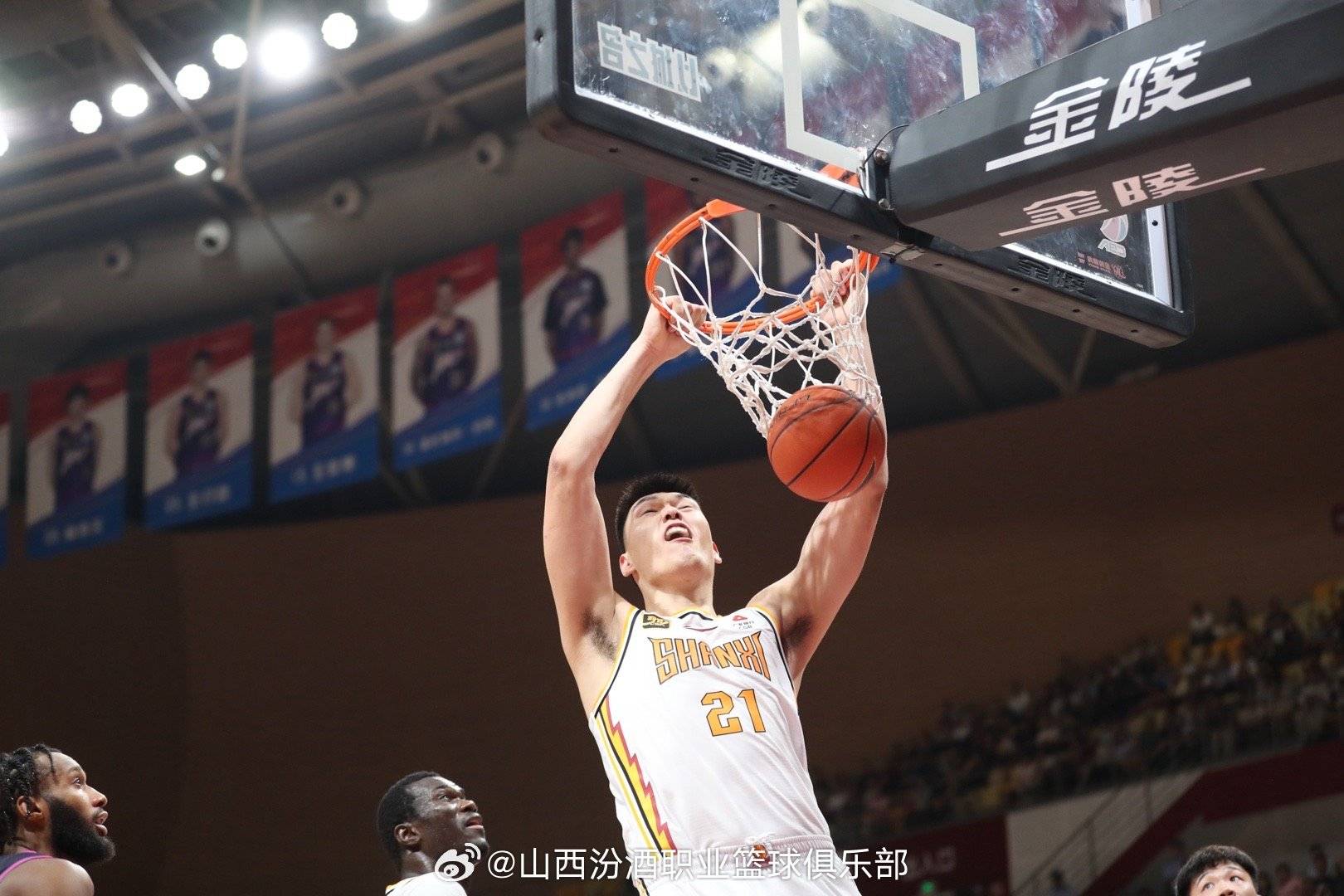 韩德君17+14辽宁险胜宁波原帅20分山西胜上海的简单介绍