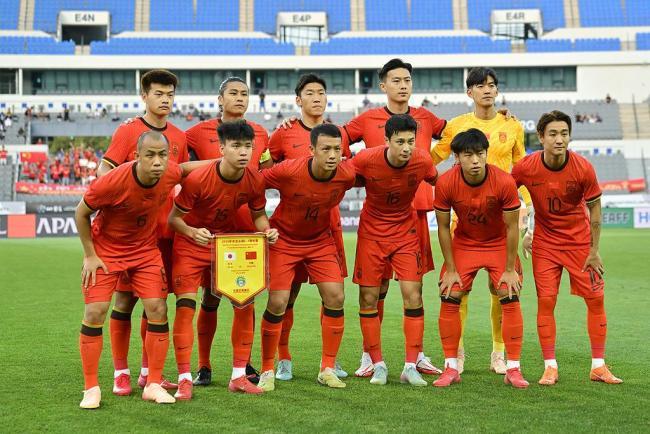 东亚杯-张玉宁失单刀国足0-2不敌日本遭两连败的简单介绍